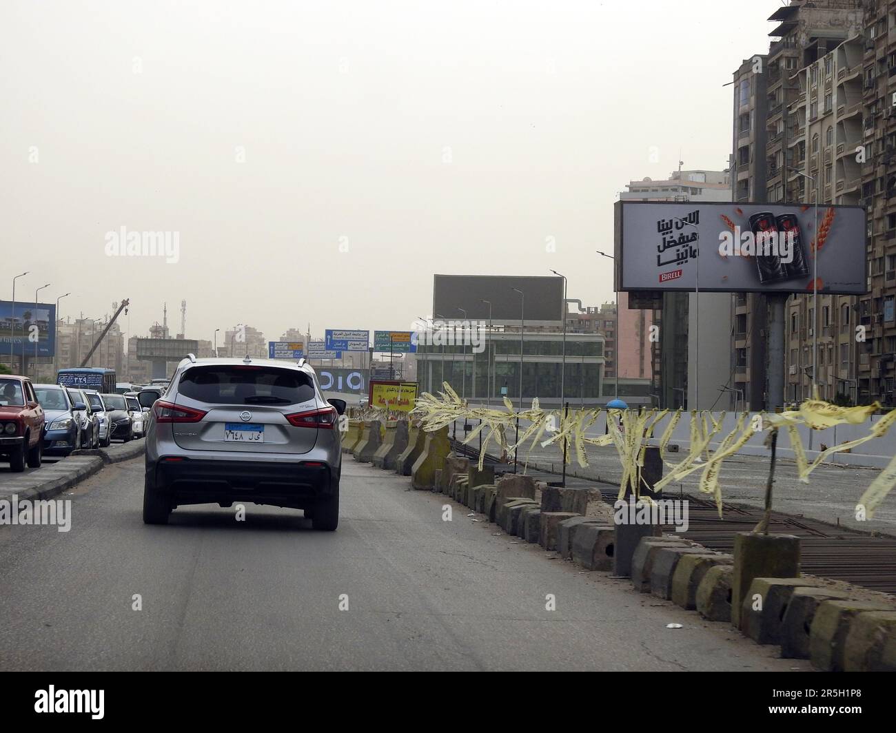 Kairo, Ägypten, Mai 21 2023: Das Brückenentwicklungsprojekt vom 15. Mai umfasst Erweiterungs- und Modernisierungsarbeiten, die sich im Bau befinden, um t zu erhöhen Stockfoto