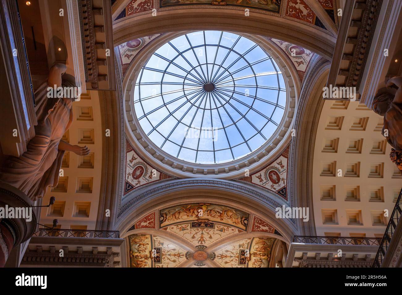 LAS VEGAS, NEVADA, USA - AUGUST 2 : Decke des Forum Einkaufszentrums in Las Vegas, Nevada, USA am 2. August 2011 Stockfoto