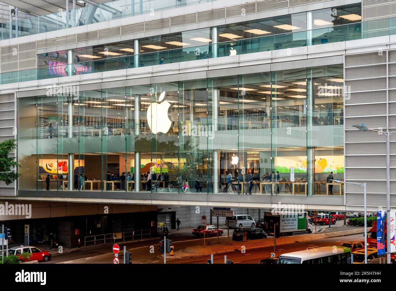 Apple Store in der IFC Mall, Hong Kong Island, Hongkong, China. Stockfoto