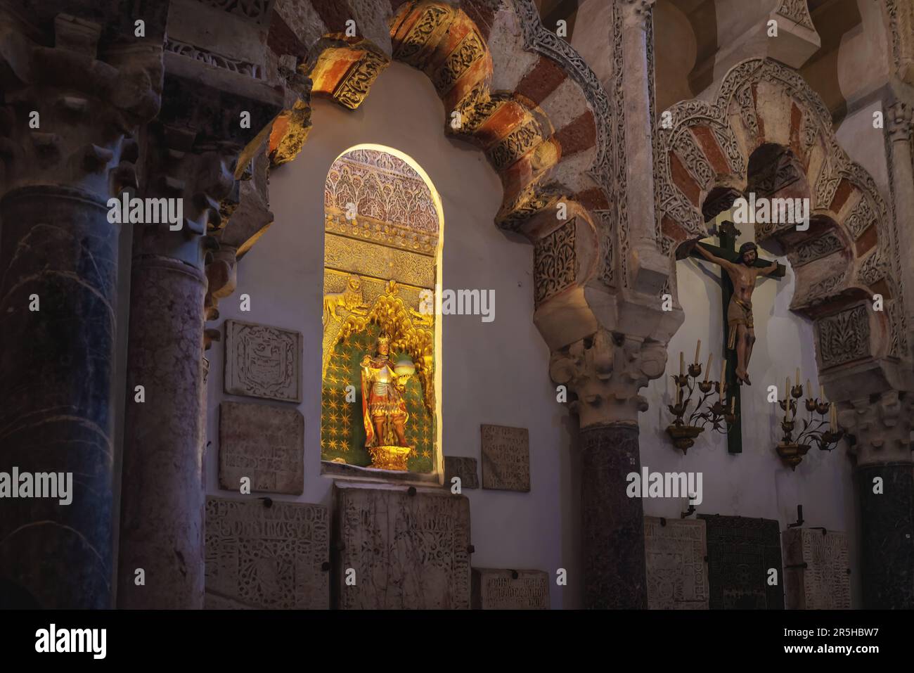 Königliche Kapelle Skulptur Saint Ferdinand und Villaviciosa Kapelle in der Moschee-Kathedrale von Cordoba - Cordoba, Andalusien, Spanien Stockfoto