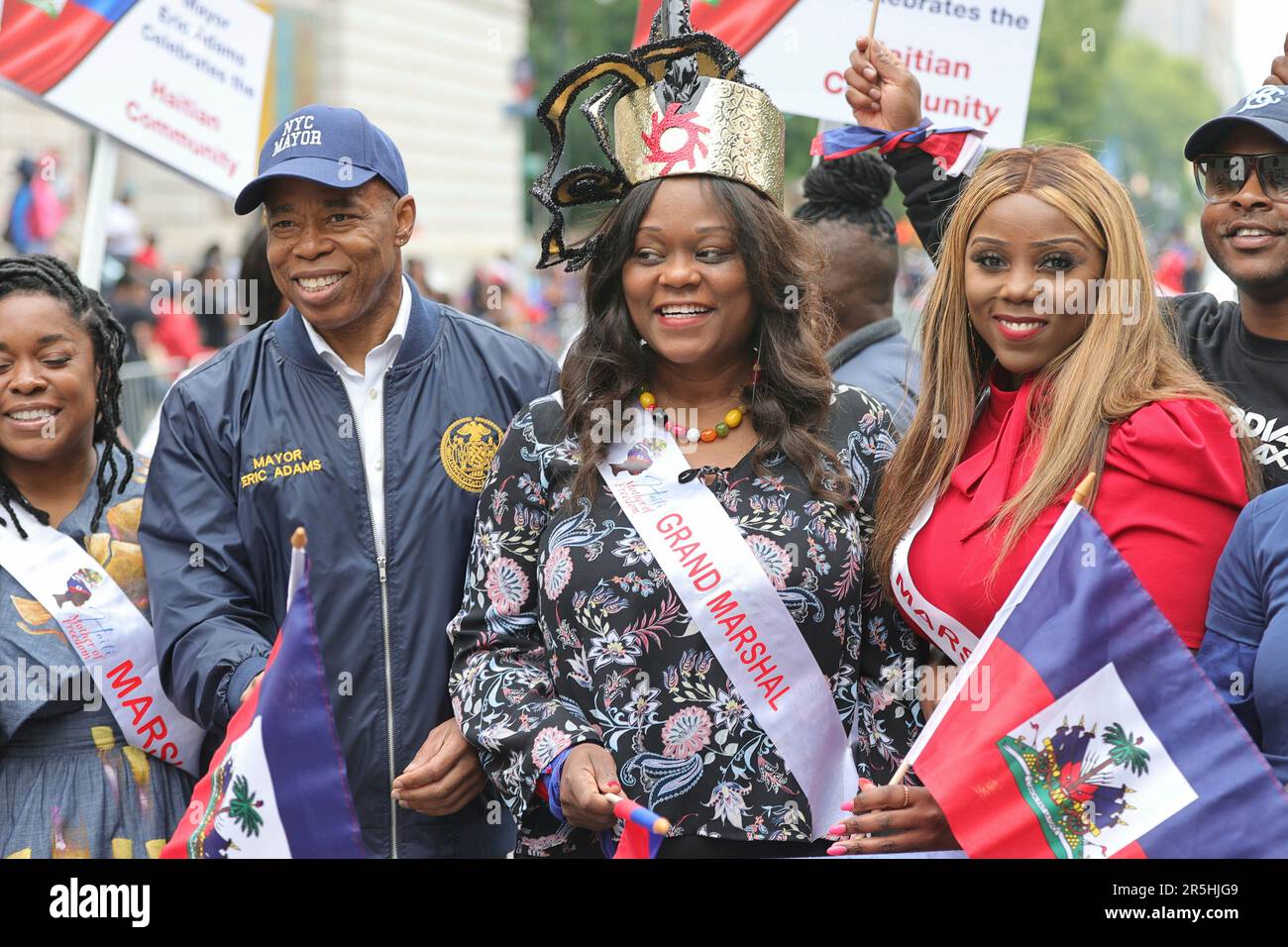 In New York City. 3. Juni 2023. Central Park West, New York, USA, 03. Juni 2023 - Bürgermeister Eric Adams präsentiert Remarks, präsentiert Proklamation und Marches bei der ersten Haitian Heritage Parade am Samstag, den 3. Juni 2023 in New York City. Kredit: Luiz Rampelotto/EuropaNewswire/dpa/Alamy Live News Stockfoto