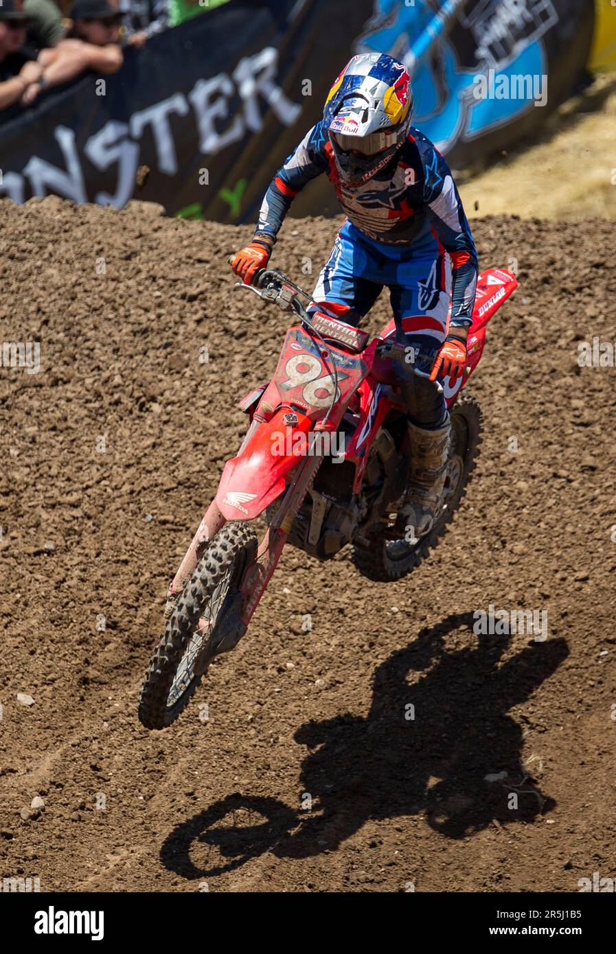 Sacramento, Kalifornien, USA. Juni 03 2023 Sacramento, CA USA Hunter Lawrence(96) nimmt während 21 des AMA Pro Motocross Racing Hangtown Classic 250 Heat # 1 in Hangtown Sacramento, CA Thurman James/CSM(Kreditbild: © Thurman James/Cal Sport Media) Credit: CAL Sport Media/Alamy Live News Luft ab Stockfoto