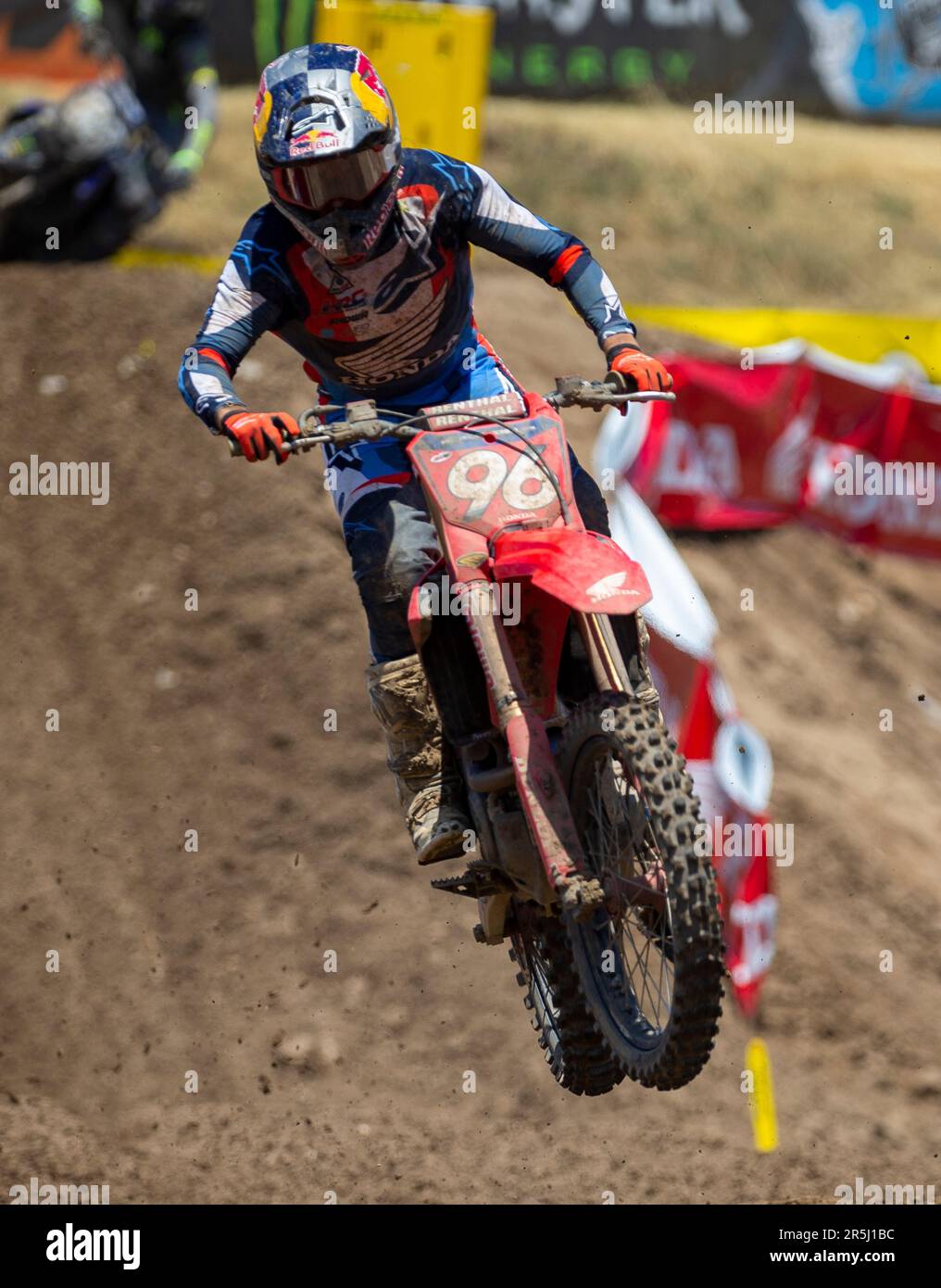 Sacramento, Kalifornien, USA. Juni 03 2023 Sacramento, CA USA Hunter Lawrence(96) nimmt während 20 des AMA Pro Motocross Racing Hangtown Classic 250 Heat # 1 in Hangtown Sacramento, CA Thurman James/CSM(Kreditbild: © Thurman James/Cal Sport Media) Credit: CAL Sport Media/Alamy Live News Luft ab Stockfoto