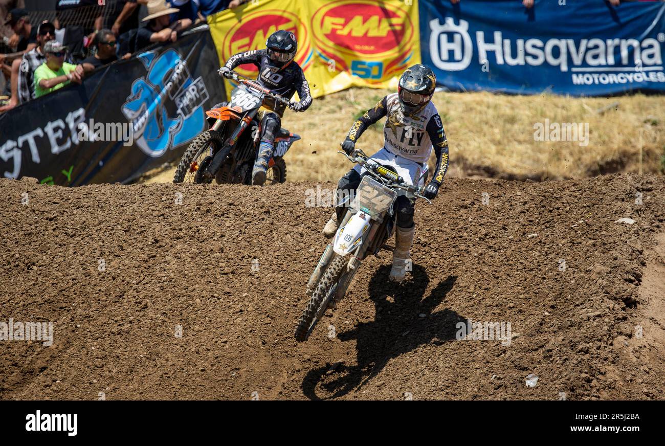 Sacramento, Kalifornien, USA. Juni 03 2023 Sacramento, CA USA RJ Hampshire(24) ab Jump 21 während der AMA Pro Motocross Racing Hangtown Classic 250 Heat # 1 in Hangtown Sacramento, CA Thurman James/CSM Credit: CAL Sport Media/Alamy Live News Stockfoto