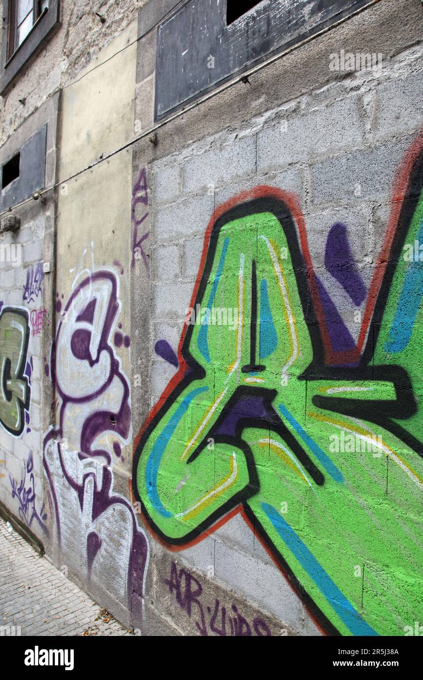 PORTO - APRIL 28: Straßengriffiti am 28,2009. April in Porto Portugal. Stockfoto