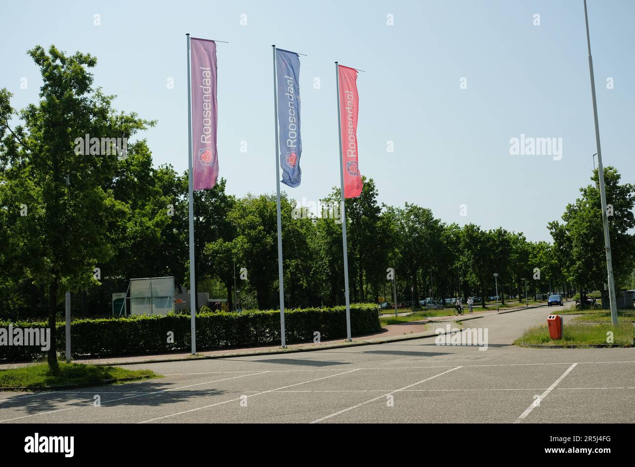 Roosendaal, Niederlande - Mai 28 2023: Flaggenzeichen der Stadt Roosendaal in Nordbrabant, Niederlande.d Stockfoto