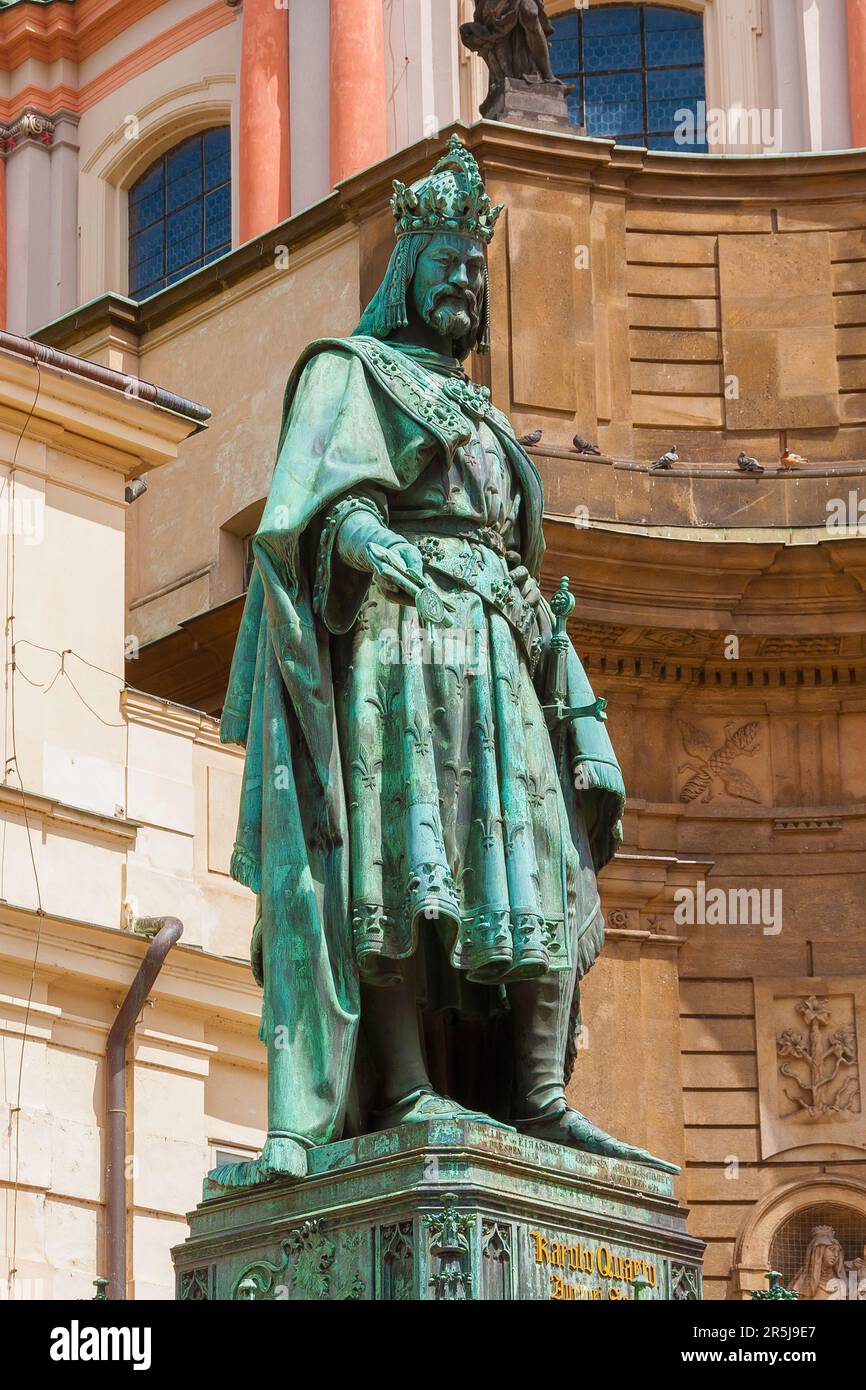 König Karl IV. Von Böhmen und Heiliger römischer Kaiser Bronzemonument im Freien in Prag, 1849 errichtet Stockfoto