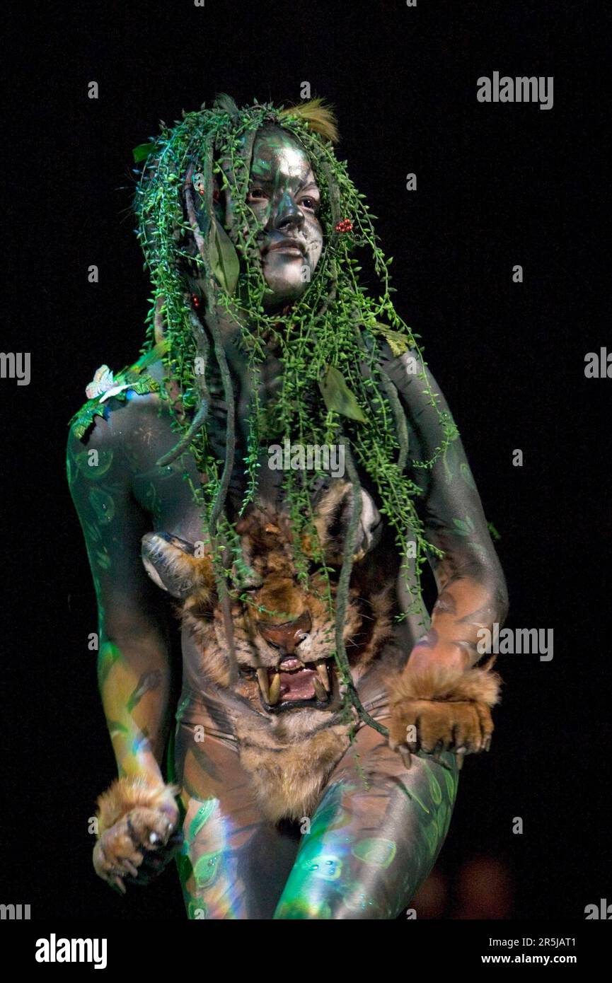 Die Künstlerin Andrea Hows aus Newtown, Wellington, schuf Tigris Animorph, modelliert von Samantha Jade Lowndes bei den New Zealand Body Art Awards, Stockfoto