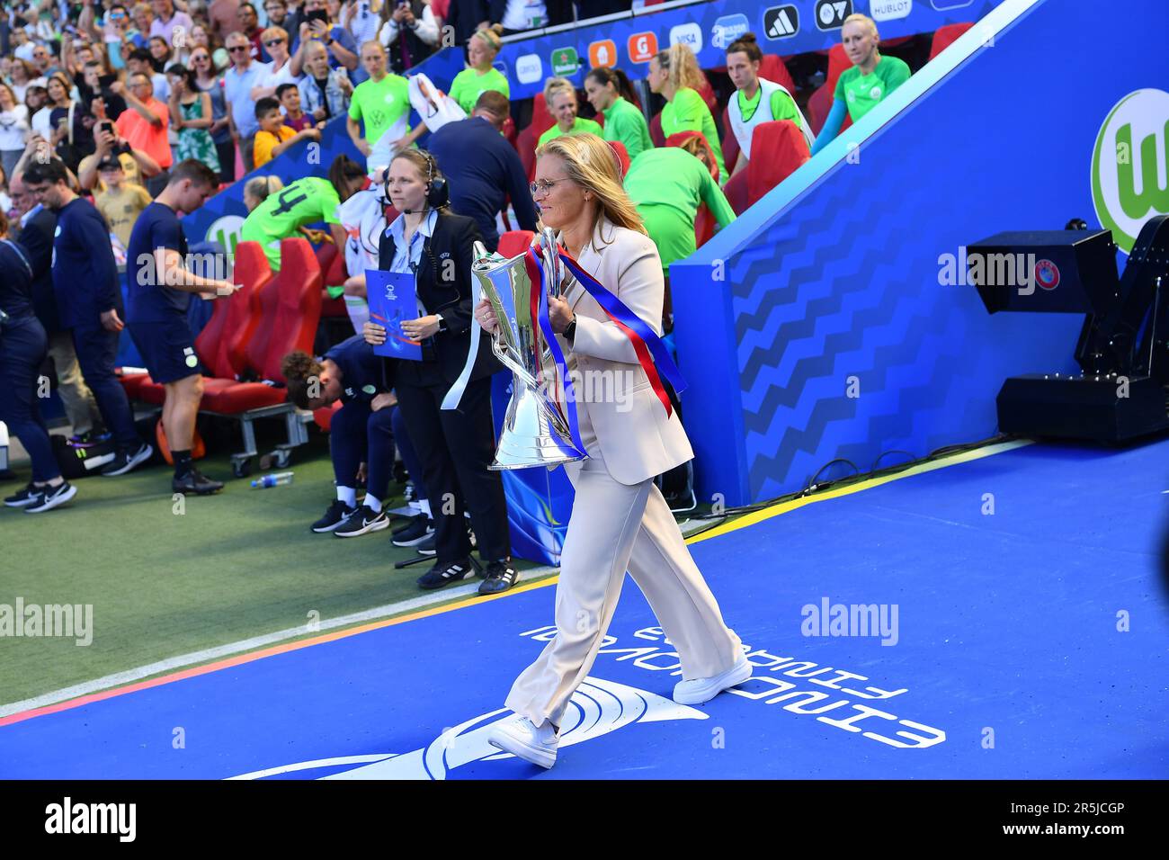 EINDHOVEN, NIEDERLANDE - 3. Juni 2023: Das letzte Fußballspiel des UEFA Women's Champions League FC Barcelona Femeni - VfL Wolfsburg Women bei Philips Stockfoto