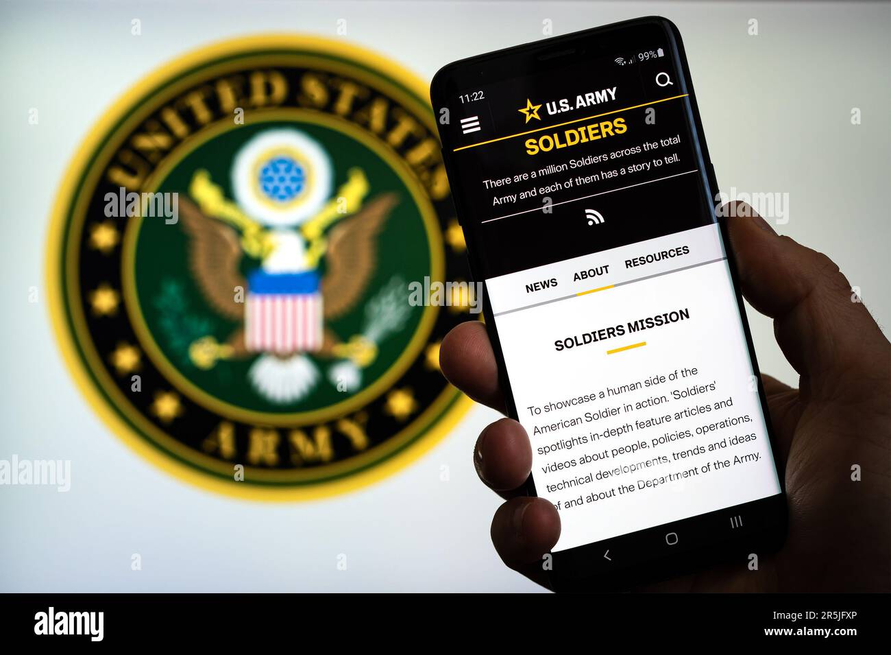 Website der US-Armee auf Smartphone Stockfoto