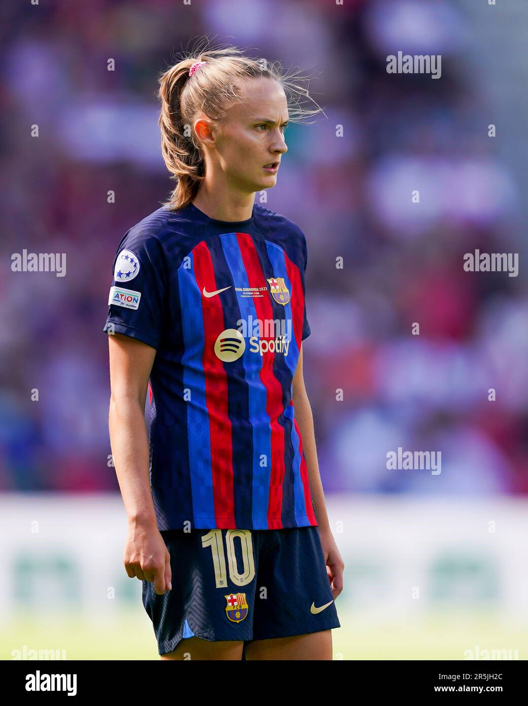 Eindhoven, Niederlande, 3. Juni 2023: Caroline Graham Hansen (10 Barcelona) schaut während des Fußballfinalspiels der UEFA Womens Champions League zwischen dem FC Barcelona und VFL Wolfsburg im PSV-Stadion in Eindhoven, Niederlande, nach. (Daniela Porcelli/SPP) Stockfoto