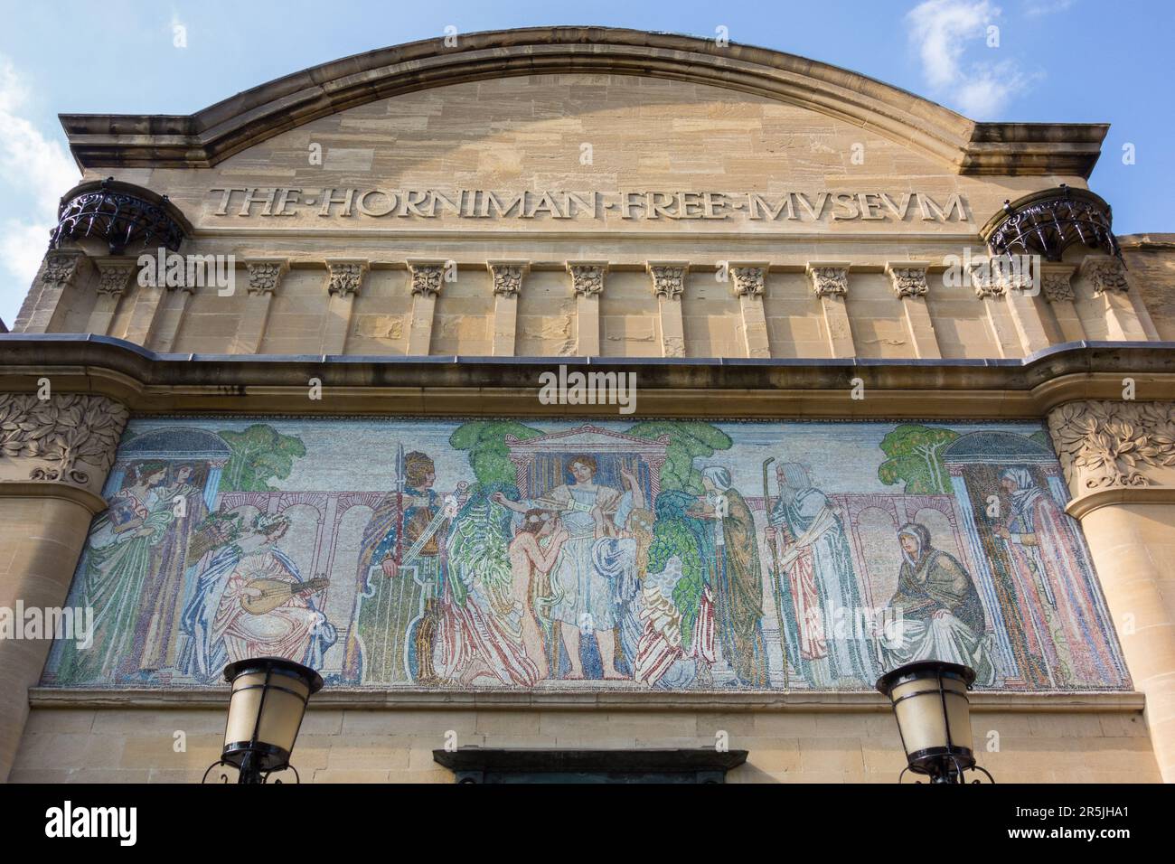 Robert Anning Bells neoklassizistisches Mosaik der Menschheit, das Horniman Museum, Horniman Gardens, Forest Hill, London, SE23, England, Großbritannien Stockfoto