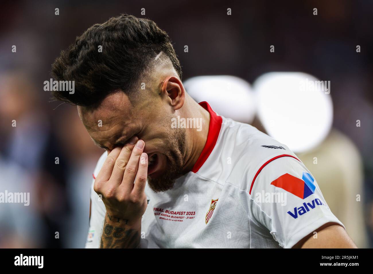 Budapest, Ungarn. 01. Juni 2023. Sevillas argentinischer Stürmer Lucas Ocampos reagiert während des letzten Fußballspiels der UEFA Europa League zwischen dem FC Sevilla und ALS Roma in der Puskas Arena. Endstand: Sevilla 1:1 ALS Roma (Strafen 4:1). (Foto: Mohammad Javad Abjoushak/SOPA Images/Sipa USA) Guthaben: SIPA USA/Alamy Live News Stockfoto