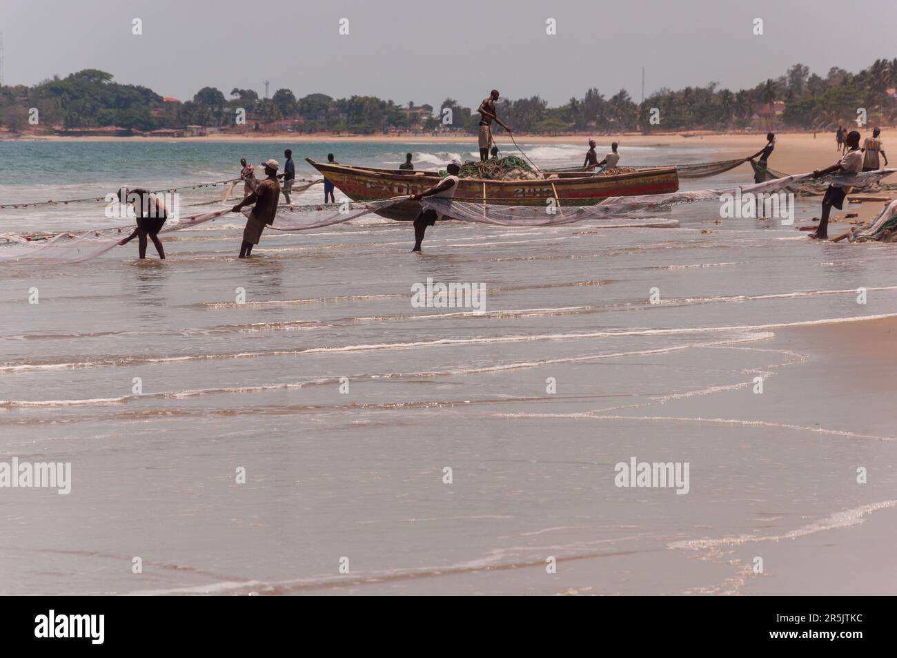 Fischer, die den Tag anfangen, Freetown Sierra Leone. Stockfoto