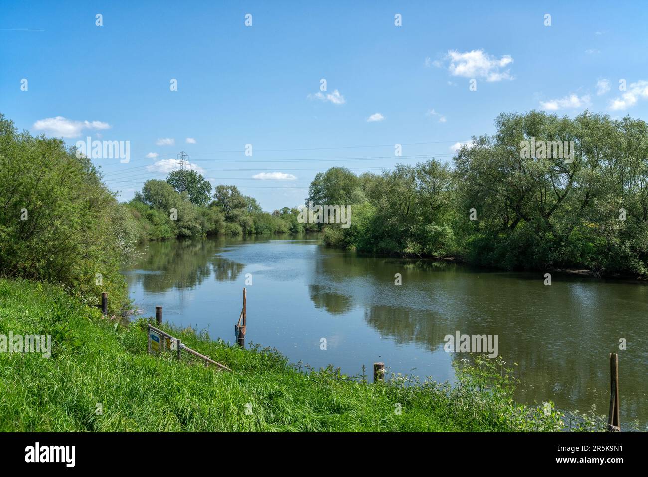 Blick auf den Fluss Severn vom Ashleworth Quay, Gloucestertshire, Großbritannien. Der Ort einer alten Fähre - früher als Verbindung zum Dorf Sandhurst auf der Stockfoto