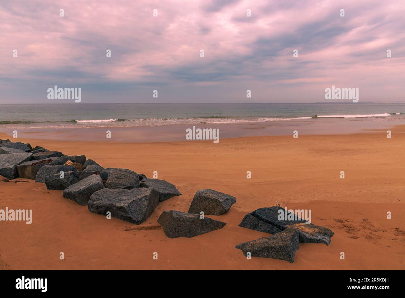 Praia da Rocha in der Stadt Portimao, am Atlantik, Algarve. Stockfoto