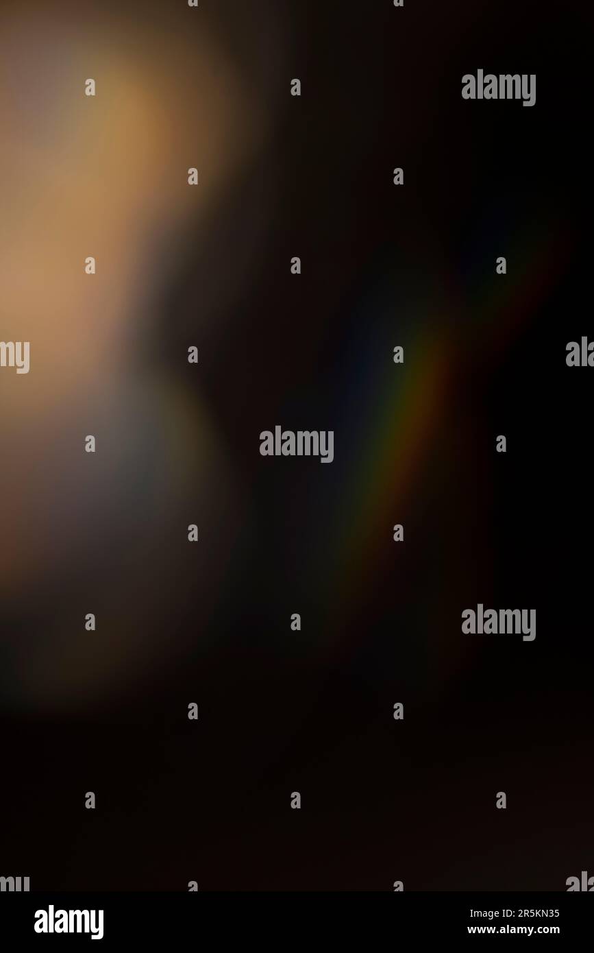 Analoges Lichtleck, das mit Glaskristall und LED-Lichtern erzeugt wird, Hintergrund ist rein schwarz. Perfekt für Überzüge. Stockfoto