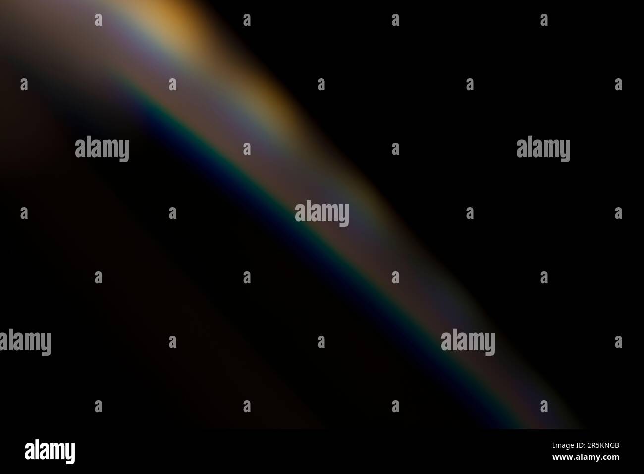 Analoges Lichtleck, das mit Glaskristall und LED-Lichtern erzeugt wird, Hintergrund ist rein schwarz. Perfekt für Überzüge. Stockfoto