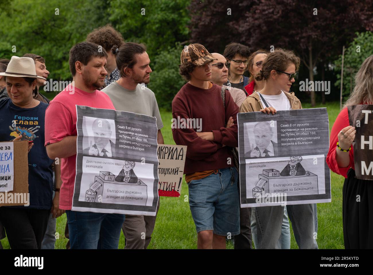 Oppositionsorientierte Russen bei einem Treffen zur Unterstützung von Alexej Navalny und russischen Flüchtlingen in Sofia, Bulgarien Stockfoto