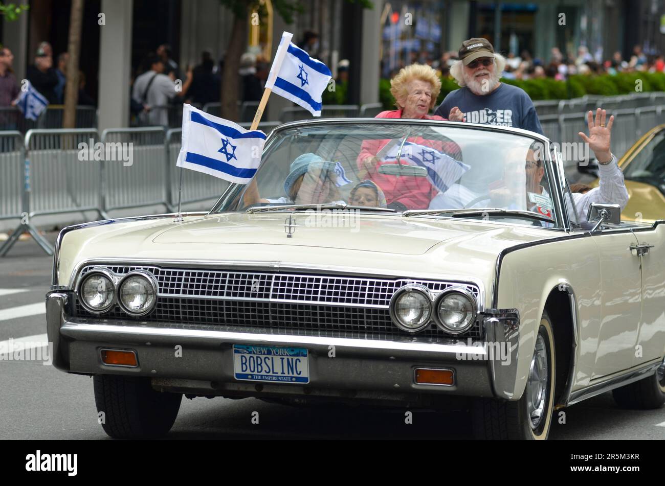 New York City, Usa. 4. Juni 2023. Während der Parade in New York City zum 75. Jahrestag der Gründung der israelischen Nation ist ein Paradewagen zu sehen. Kredit: Ryan Rahman/Alamy Live News Stockfoto