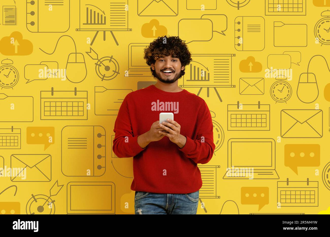 Attraktiver hindu-Mann mit Telefon über diversen digitalen Weltsymbole Stockfoto