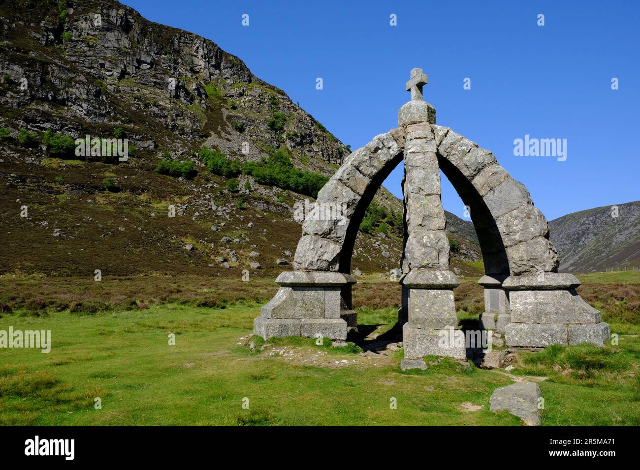 Der Königin geht es gut, Glen Mark, Angus Glens Schottland. Erbaut von Lord Dalhousie, um einem Besuch von Königin Victoria und Prinz Albert im Jahr 1861 zu gedenken. Stockfoto