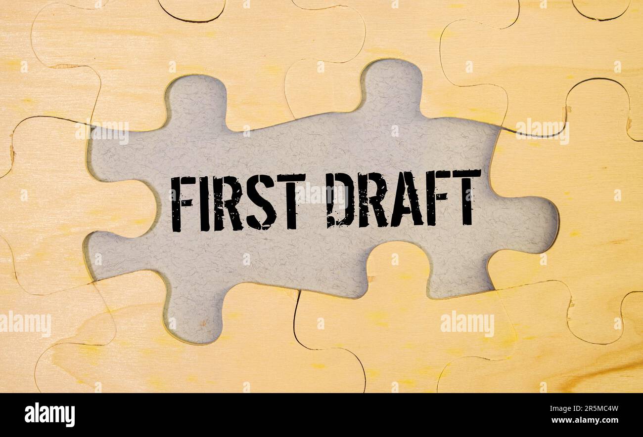 Buchstabe mit Wortentwurf in schwarzer Linie, Handzeichnung als Sprechblase auf Whiteboard-Hintergrund Stockfoto