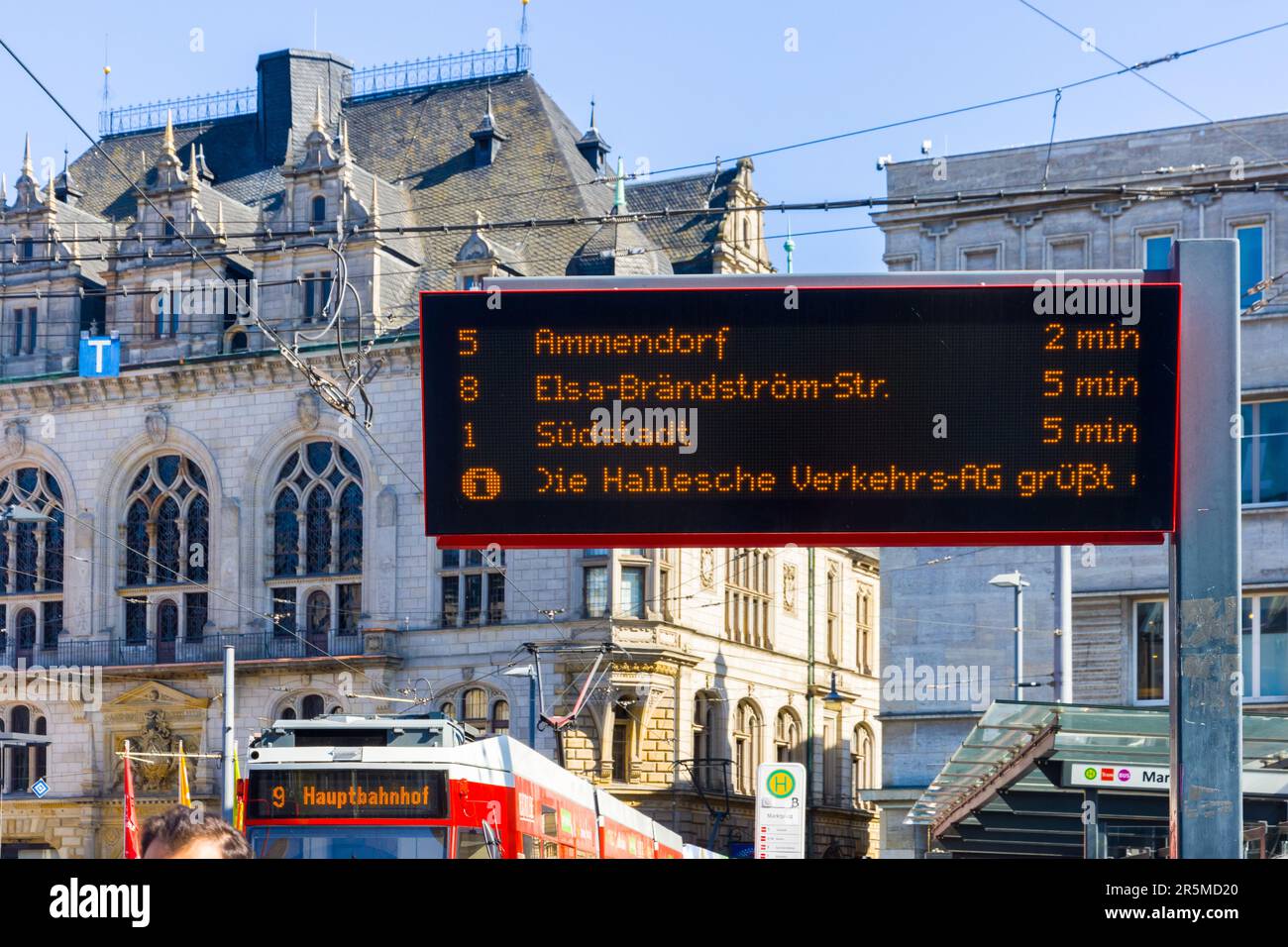 Straßenbahnhaltestelle in Halle Stockfoto