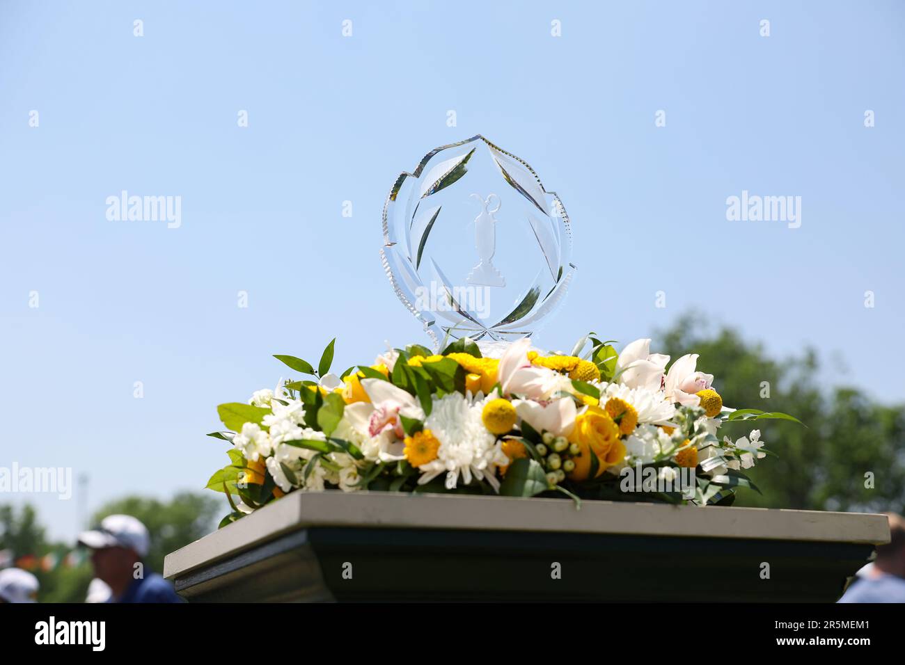 Sylvania, Ohio, USA. 4. Juni 2023. Die Trophäe für das Memorial Tournament findet am ersten Abschlag des Memorial Tournament im Muirfield Village Golf Club statt. (Kreditbild: © Brian Dempsey/ZUMA Press Wire) NUR REDAKTIONELLE VERWENDUNG! Nicht für den kommerziellen GEBRAUCH! Stockfoto
