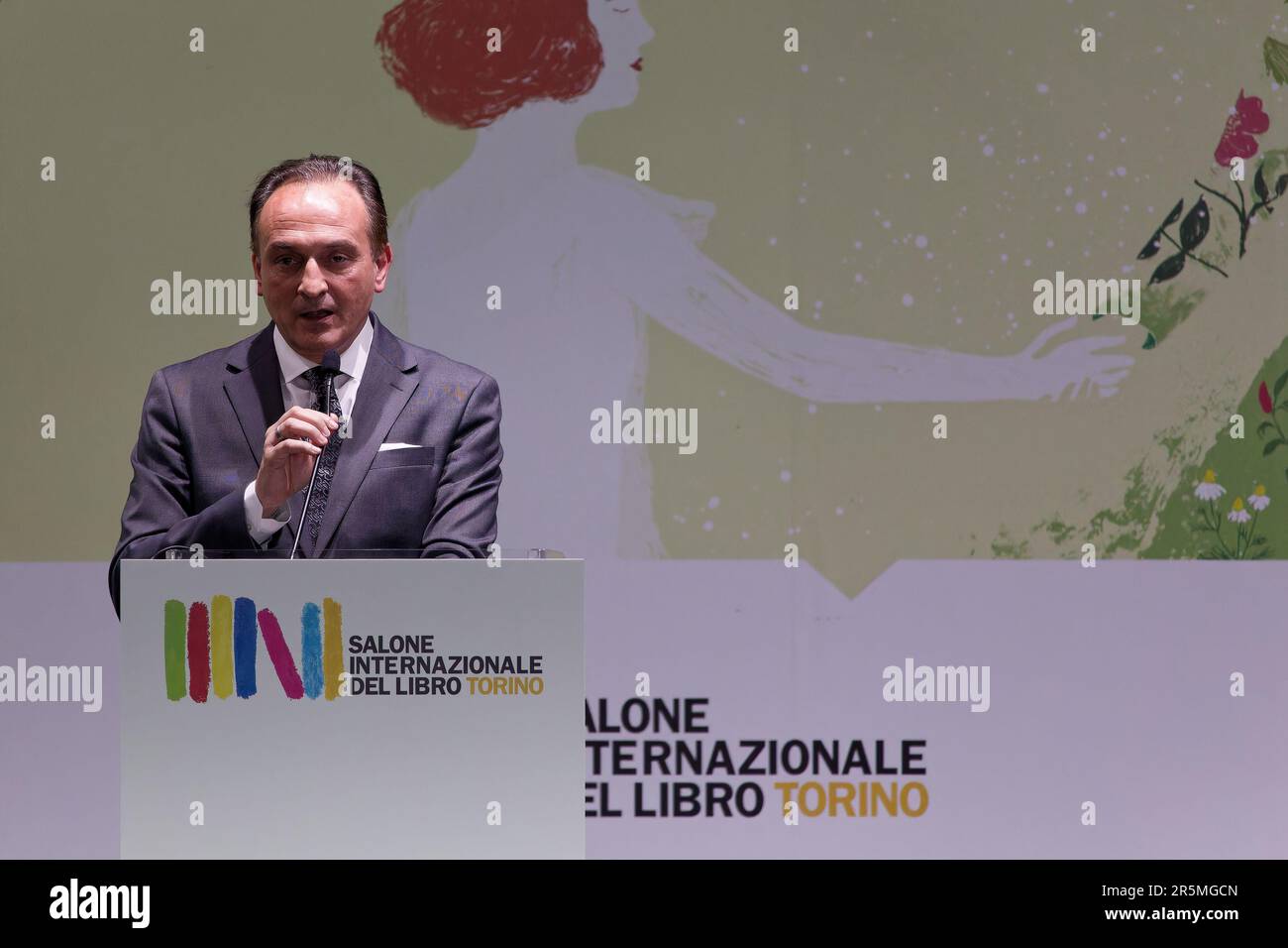 Alberto Cirio, Präsident der Region Piedmont, spricht anlässlich der Eröffnung der Turin International Book Fair 2023 in Italien. Stockfoto