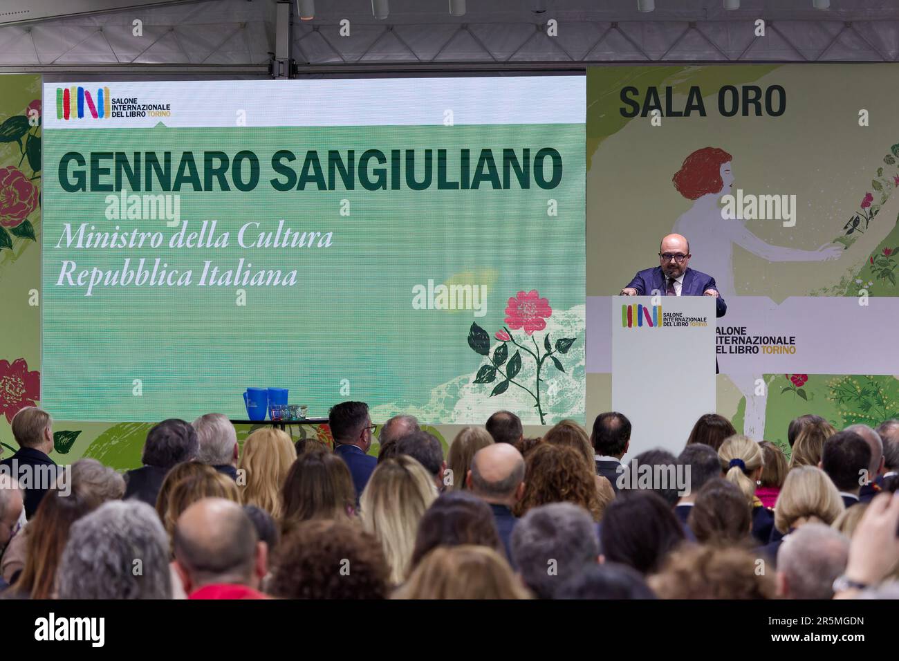 Kulturminister Gennaro Sangiuliano spricht anlässlich der Eröffnung der 2023. Ausgabe der Turiner Buchmesse in Italien. Stockfoto