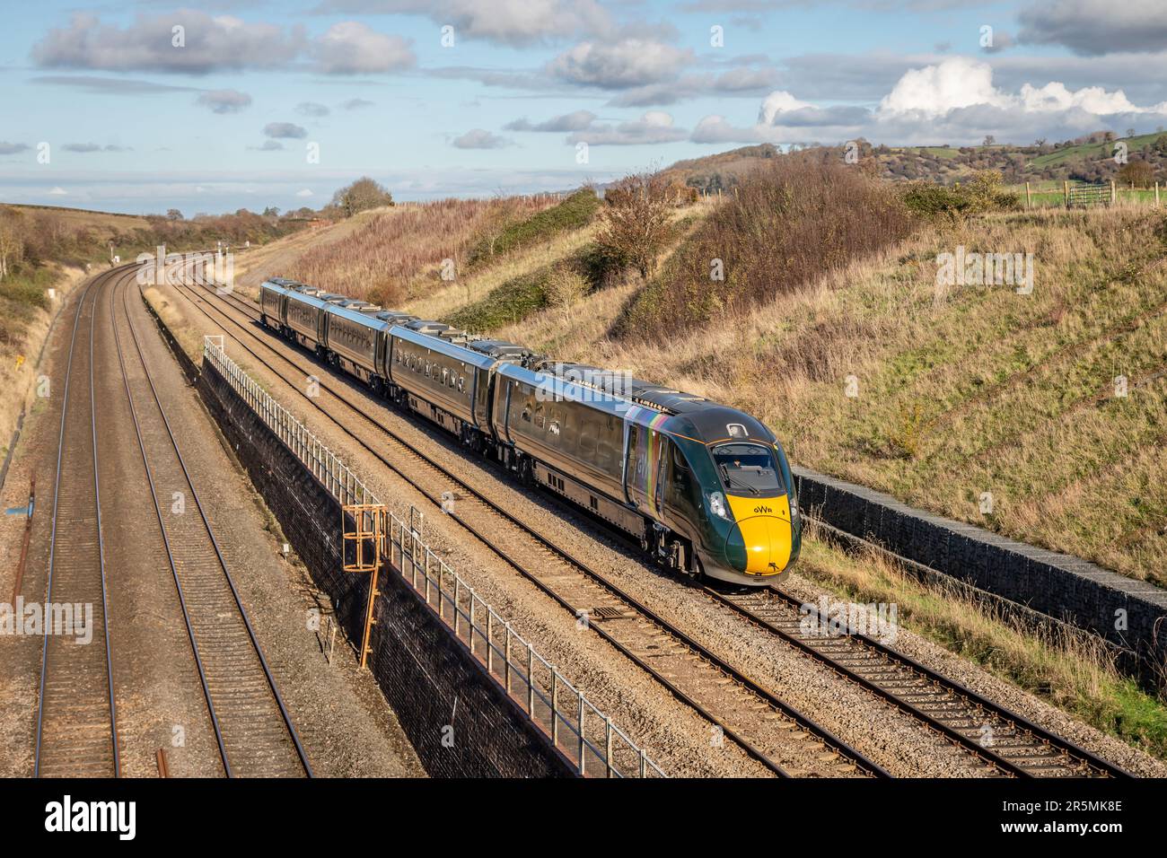 GWR Intercity Express Klasse 800 Nr. 800 008 „Alan Turing“ fährt an Standish Junction, Gloucestershire, Großbritannien vorbei Stockfoto