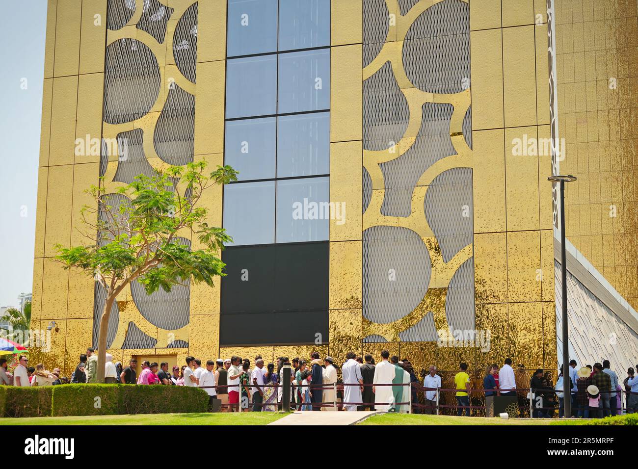 Dubai Frame, Blick von unten nach oben, beste neue Attraktion, architektonisches Wahrzeichen im Zabeel Park. Dubai, Vereinigte Arabische Emirate - April 2023 Stockfoto