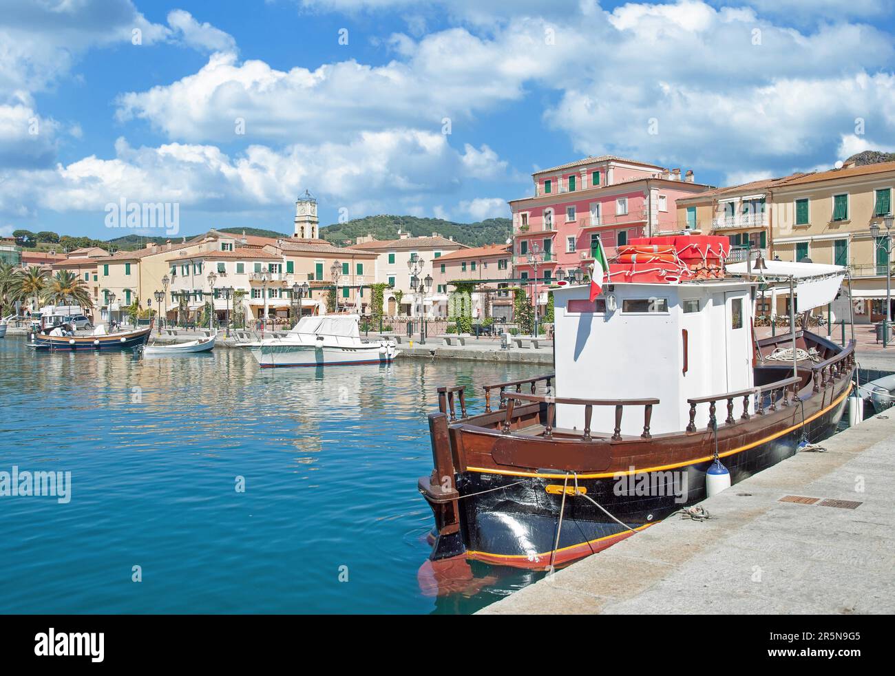 Fischerdorf Porto Azzurro auf der Insel Elba, Toskana, Mittelmeer, Italien Stockfoto