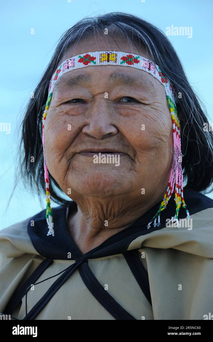Inuit Woman, Pond Inlet, Baffin Island, Nunavut, Kanada, Baffi, Inuit, Eskimo, Shaman, Shamaness, Island Stockfoto