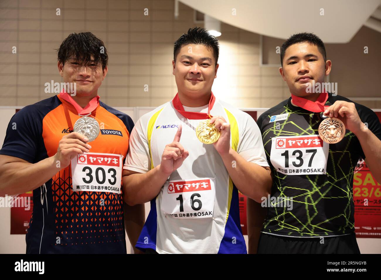 Osaka, Japan. 2. Juni 2023. (L-R) Masateru Yugami, Yuji Tsutsumi, Shinichi Yukinaga Athletics : das Japan Track & Field National Championships 107. Discus-Wurf-Finale für Männer im Yanmar Stadium Nagai in Osaka, Japan. Kredit: Yohei Osada/AFLO SPORT/Alamy Live News Stockfoto