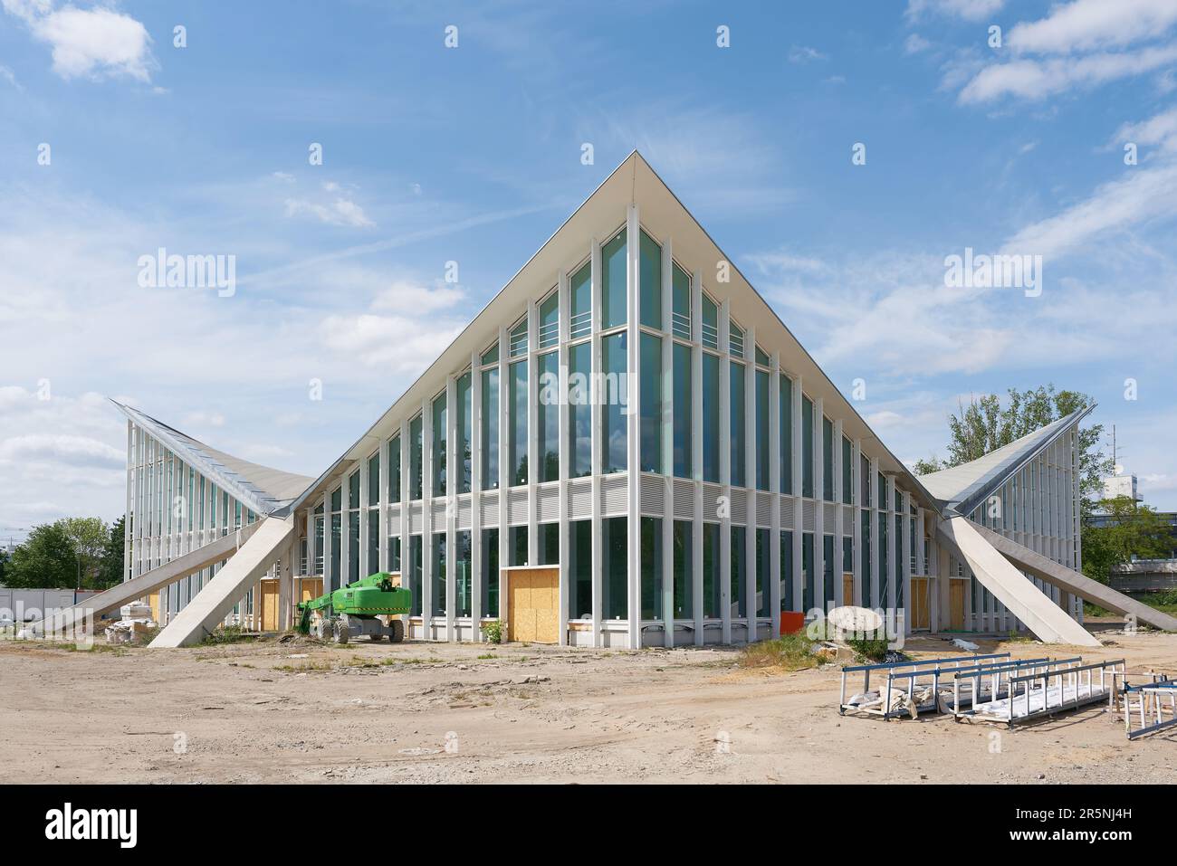 Baustelle an der Hyparschale in Magdeburg nach erfolgreicher Renovierung des denkmalgeschützten Gebäudes Stockfoto