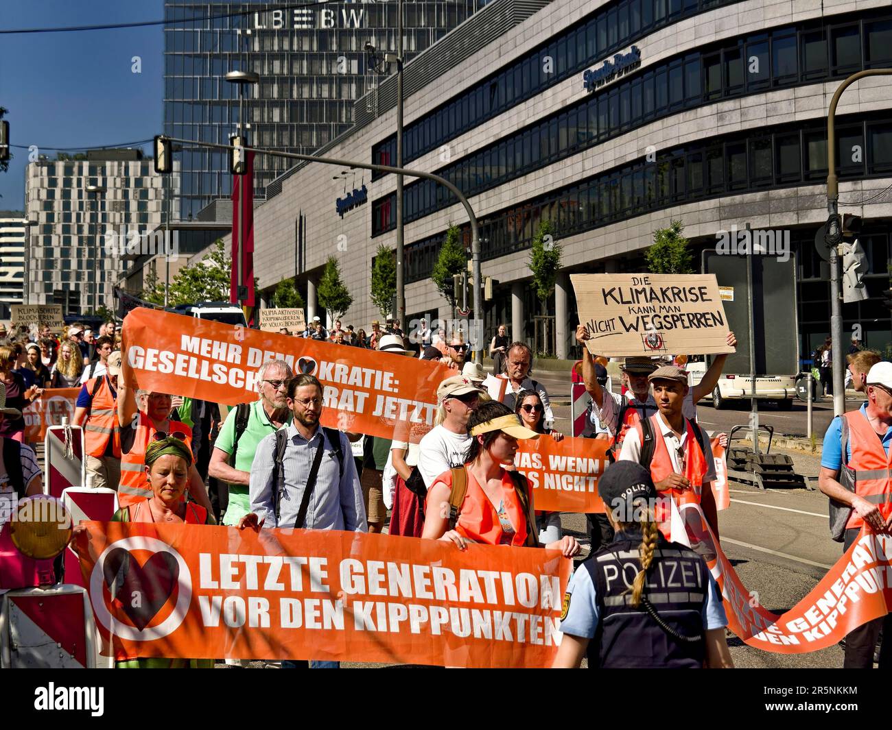 LastGeneration, Last Generation, Demonstration, Klima, Klimakrise. Tipp Points, Sozialrat, Ökologie, Polizei, Rally, Straße, Stadt Stockfoto