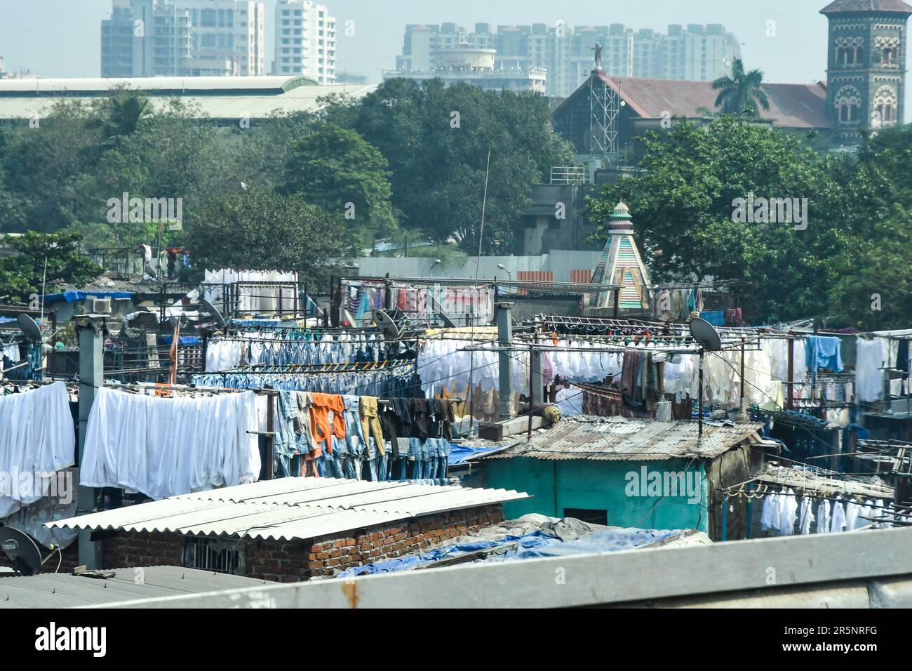 Dhobi Ghat ist die weltweit größte Outdoor-Wäscherei und eine beliebte Touristenattraktion in Mumbai, Indien Stockfoto