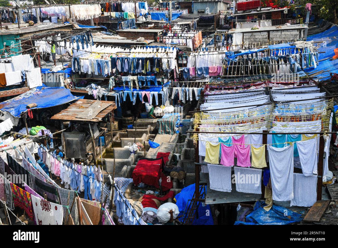 Dhobi Ghat ist die weltweit größte Outdoor-Wäscherei und eine beliebte Touristenattraktion in Mumbai, Indien Stockfoto