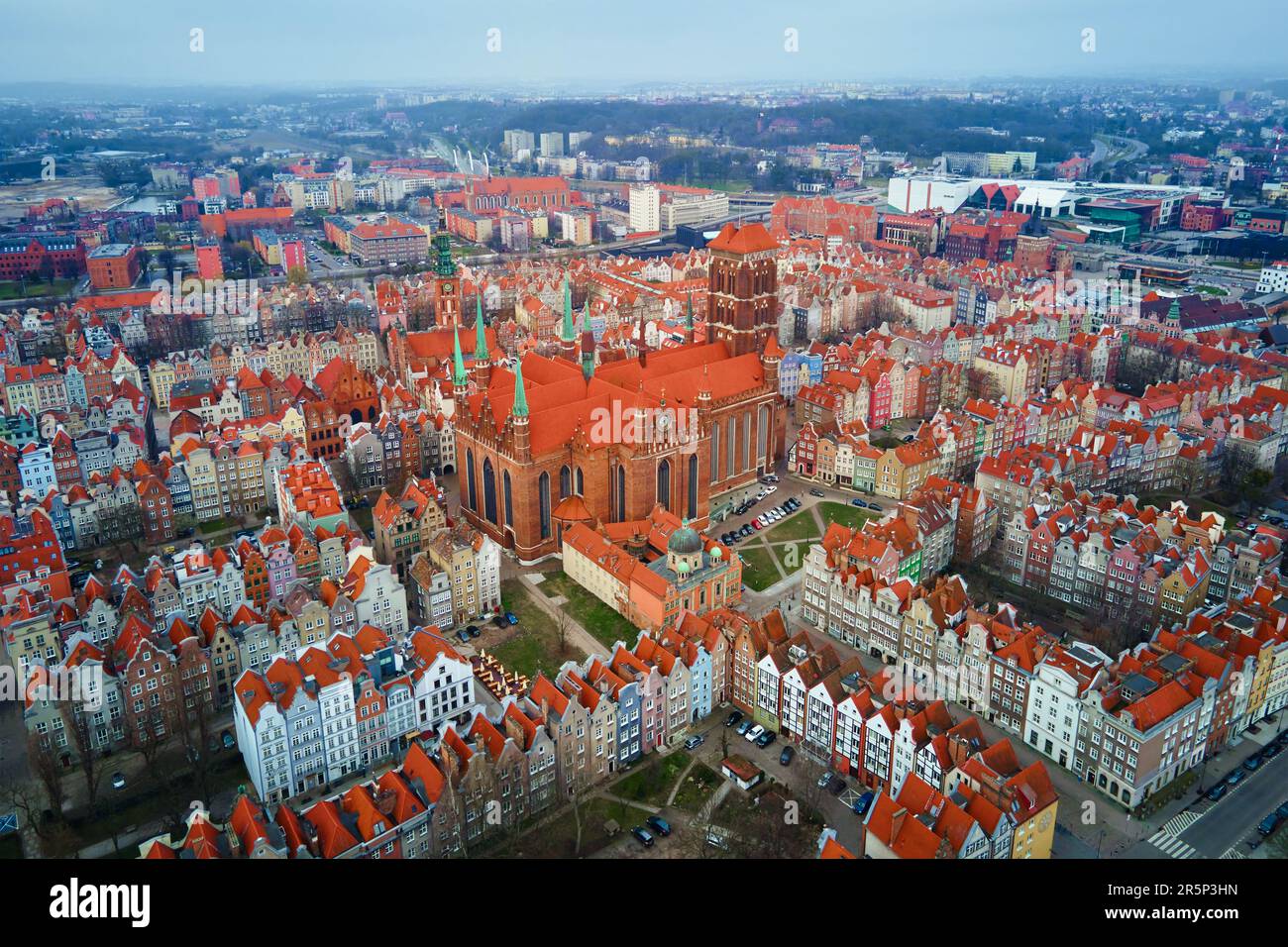 Blick auf Danzig in Polen aus der Vogelperspektive. Historisches Zentrum in der Altstadt von europa. Panoramablick auf die moderne europäische Stadt Stockfoto