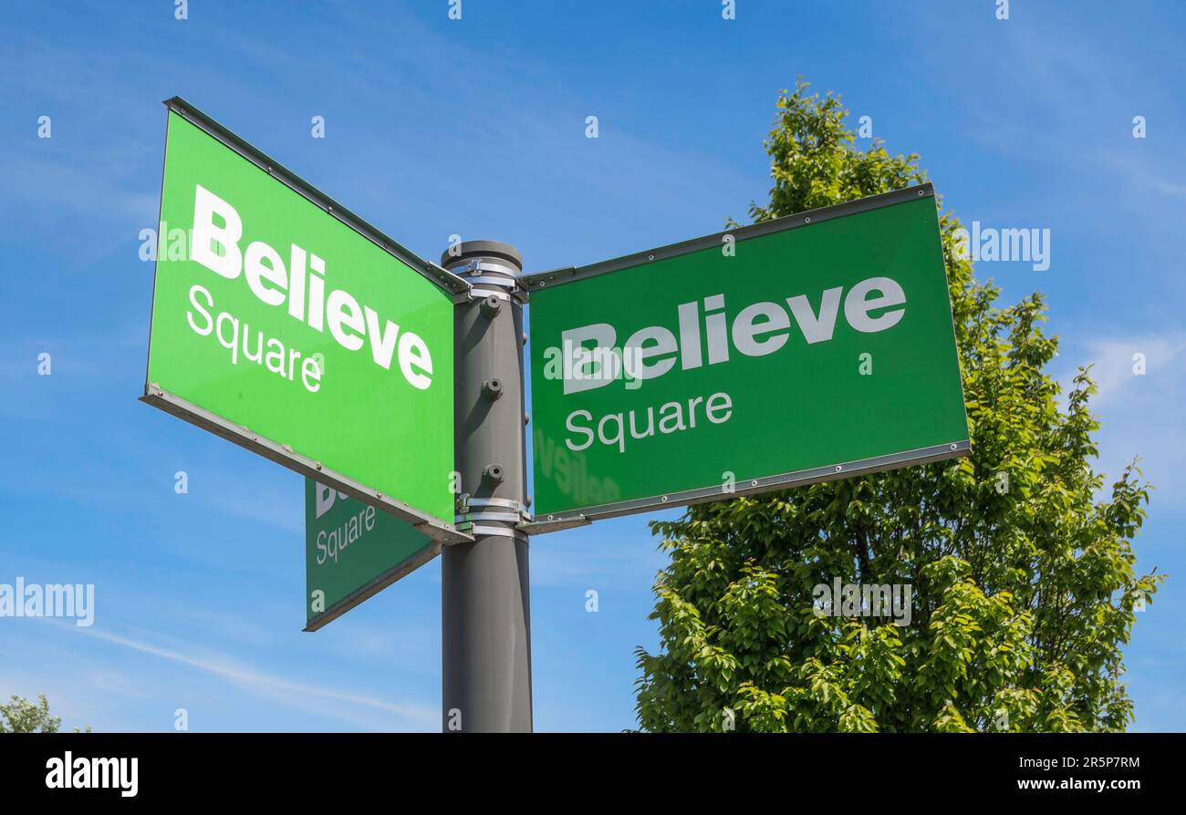Schild Believe Square Wigan, Greater Manchester, England, Großbritannien Stockfoto