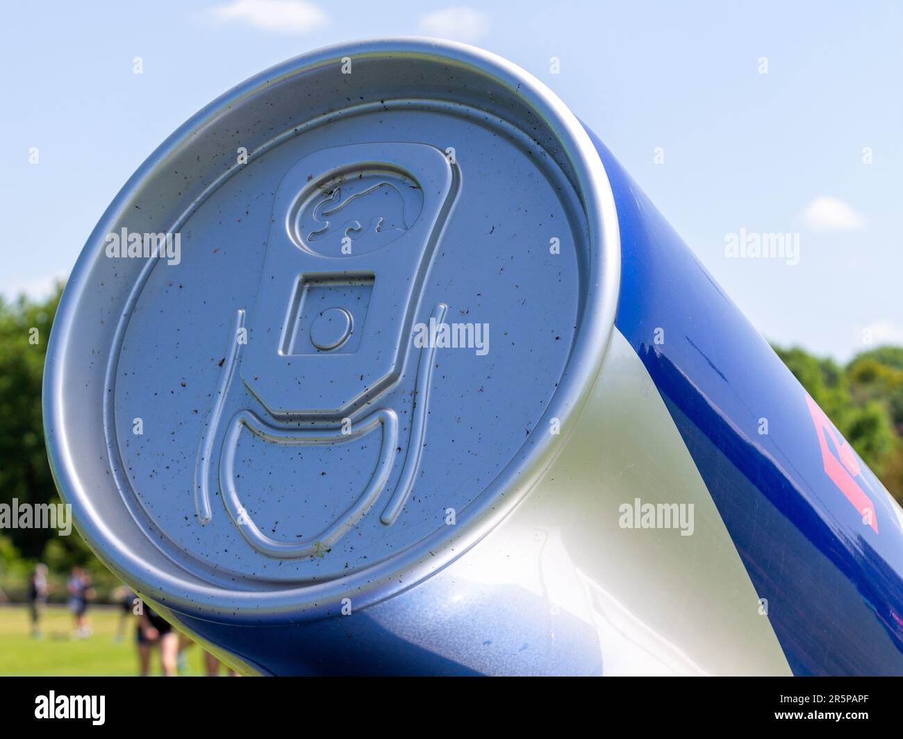 Red Bull Trinkt Dose Nahaufnahme Stockfoto
