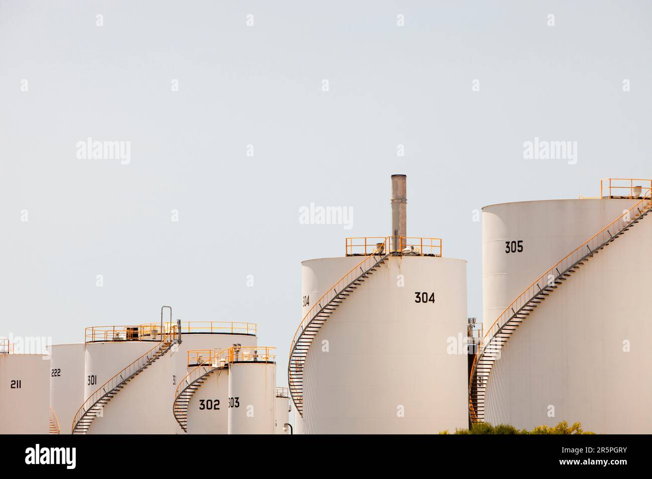 Eine Öl-Raffinerie am Stadtrand von Sydney, Australien. Stockfoto