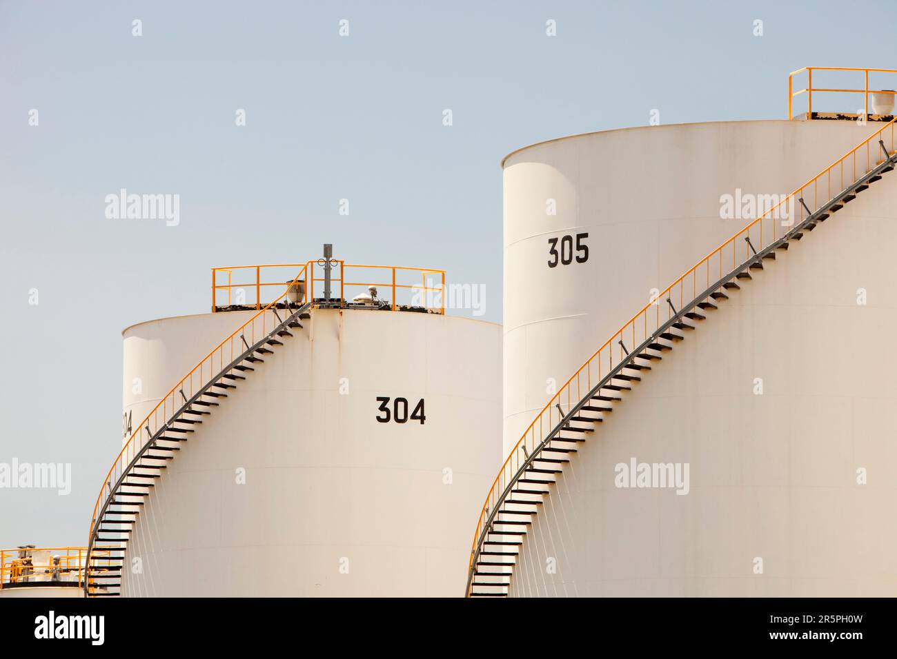 Eine Öl-Raffinerie am Stadtrand von Sydney, Australien. Stockfoto