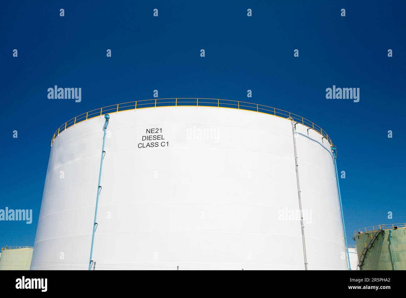 Öl und Diesel Lagertanks in Newcastle, Australien. Stockfoto