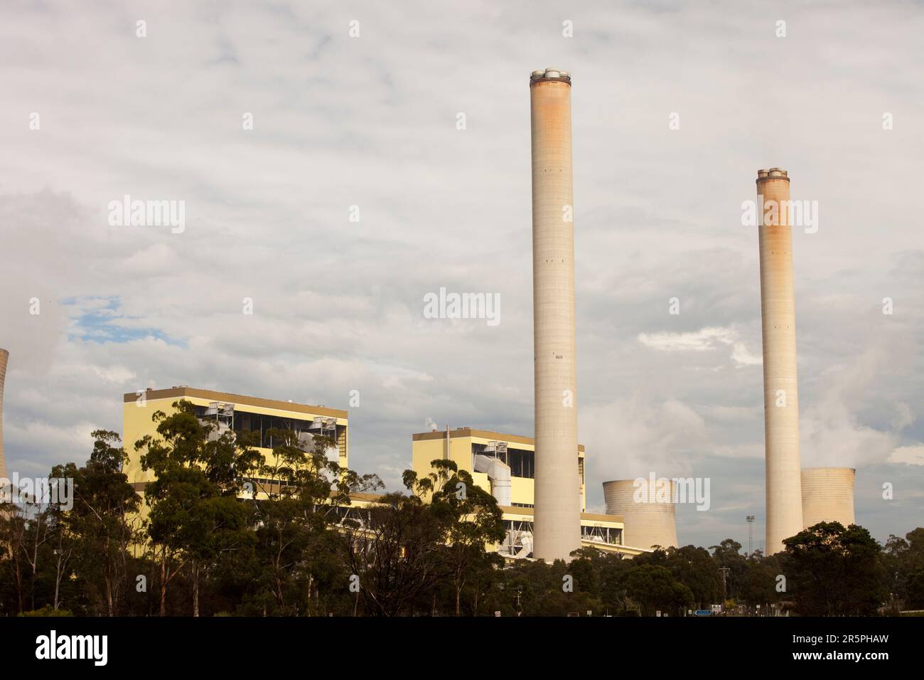 Das Kohlekraftwerk Yan lang im Latrobe Valley, Victoria, Australien. Es verwendet Kohle aus einem offenen Kohlebergwerk gegenüber, da das Latrobe Valley massiv ist Stockfoto