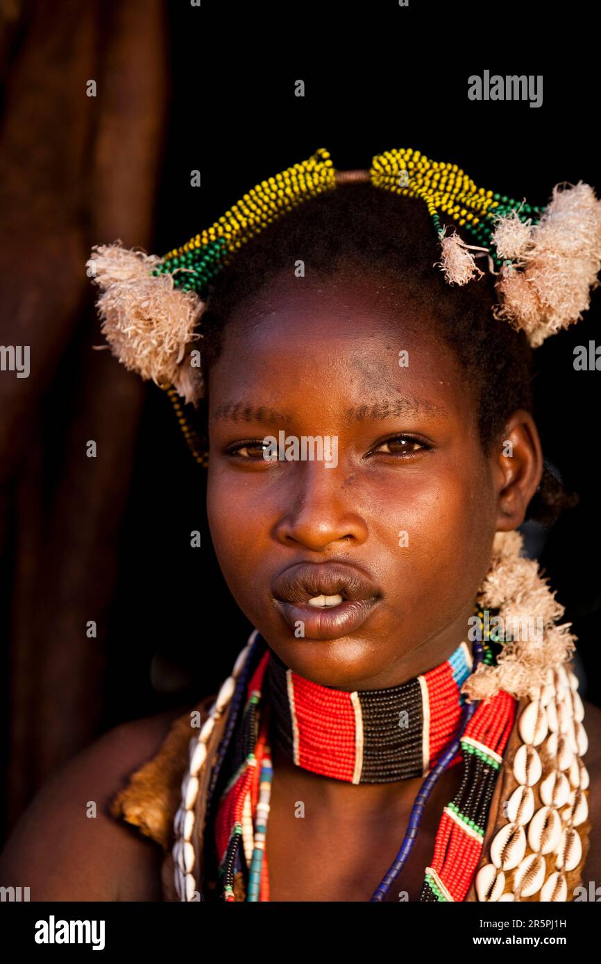 Porträt eines Hamer-Mädchens, Lower Omo Valley, Äthiopien. Stockfoto