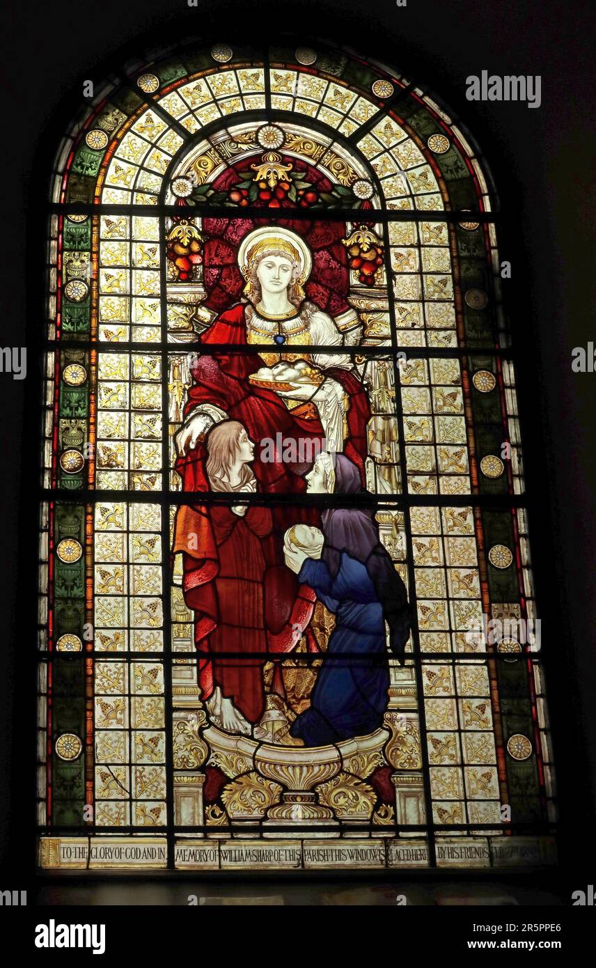 Heilige Dreifaltigkeit C von E Kirche William Sharp Buntglasfenster, Markttor, Sankey St, Warrington, Cheshire, ENGLAND, GROSSBRITANNIEN, WA1 1XG Stockfoto