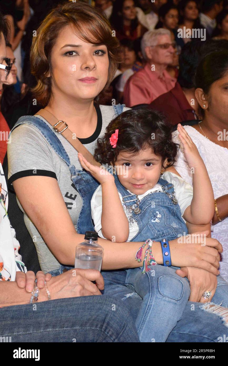 Udita Goswami, indische Schauspielerin, Tochter, Devi Suri, Musikkonzert, Film Halbfreundin, Mumbai, Indien, 4. Mai 2017 Stockfoto